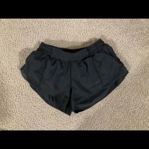 Lululemon hotty hot short 2.5 in
